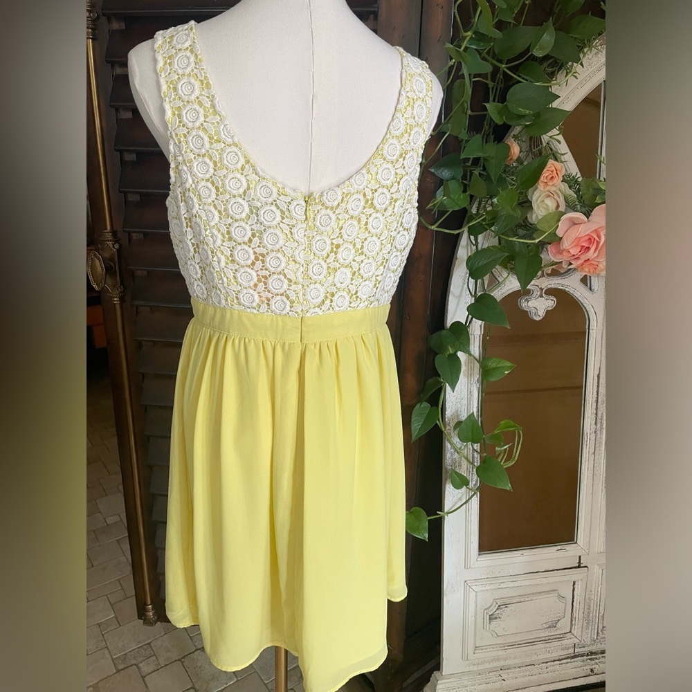Forever 21 Homecoming Teen Yellow Skirt with White Lace Top EUC Large - Picture 5 of 6